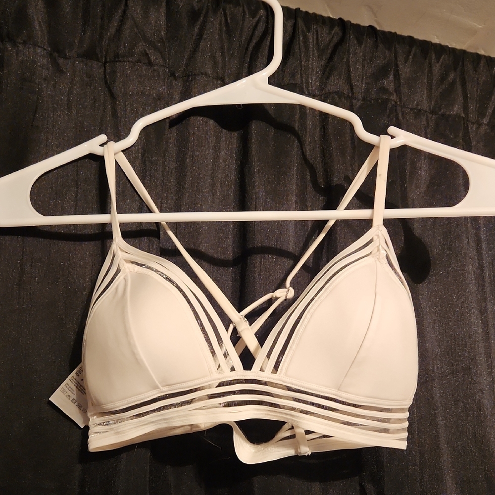 ⚫️H&M Strappy Bralette